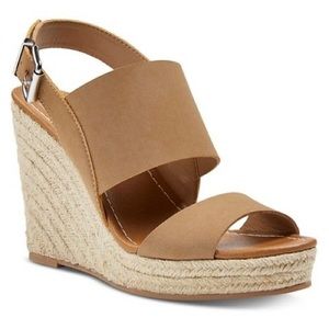 NWT DV Ella Tan Wedges